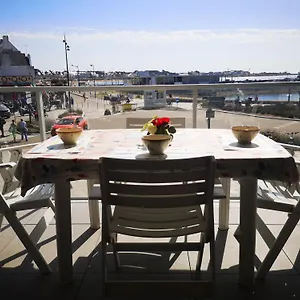T2 Balcon Vue Sur Actuellement Gênée Par Un échafaudage Parking Et Entrée Sécurisés à Pied Quiberon